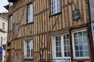 Aπό Γαλλία...