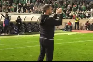 To... χειροκρότημα στο τέλος 