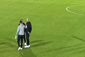 Συνάντησαν τον... "πρώην" και αγκαλιές-χαμόγελα (φώτος)