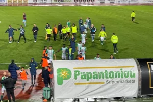 Χειροκρότημα... σε ΟΛΟΥΣ (Φώτος)