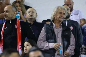 Ο Δήμαρχος στο πέταλο