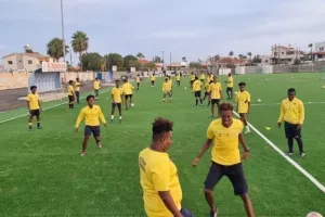 Κίτρινη Γραμμή/Συνόδευσε 40 προσφυγόπουλα στις ακαδημίες της ΑΕΛ (φώτος)