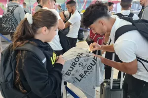 Ξαδερφάκια... συλλέκτες εμπειριών και υπογραφών! (φώτος)