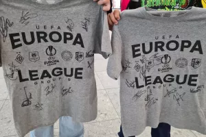 Ξαδερφάκια... συλλέκτες εμπειριών και υπογραφών! (φώτος)