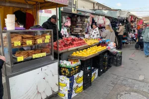 (ΦΩΤΟΣ) Η λαϊκή αγορά στο Κισινάου 