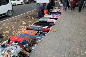 (ΦΩΤΟΣ) Η λαϊκή αγορά στο Κισινάου 