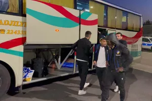 (ΦΩΤΟΣ) Στην Περιστερώνα ο ΑΠΟΕΛ 