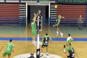(Φώτος) Ακάθεκτη η Ομόνοια 