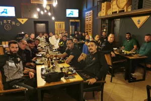 Έξω για φαγητό η ομάδα