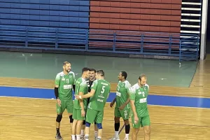 (Φώτος) Ακάθεκτη η Ομόνοια 