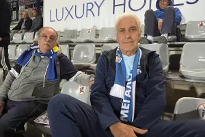 Περιμένουν... την 9η! (φώτος)