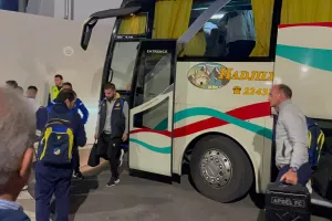 (ΦΩΤΟΣ) Στην Περιστερώνα ο ΑΠΟΕΛ 