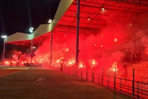 Τρομερή ατμόσφαιρα από ΘΥΡΑ 1: Έκαναν τη νύχτα μέρα μετά το τέλος (βίντεο/φώτος)