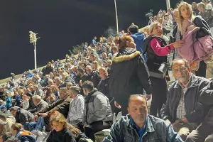 Περιμένουν... την 9η! (φώτος)