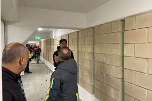 (ΦΩΤΟΣ) Στ΄αποδυτήρια Μπέλετς, Φεράρι, Σούσιτς - Εκεί και ο Πρόδρομος Πετρίδης 
