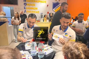 Πολλές φωτογραφίες και αυτόγραφα (φώτος) 