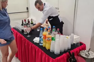 Πλούσιο μπουφέ από τον Πούνιν (φώτος)