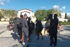 (ΒΙΝΤΕΟ-ΦΩΤΟΣ) Πριν το ντέρμπι κορυφής, κάτι... διαφορετικό για καλό σκοπό!