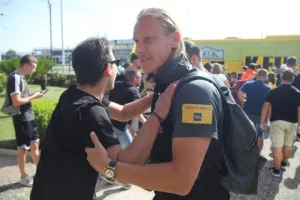 «Ντόπες» από τον κόσμο της ΑΕΚ πριν το ντέρμπι με τον Ολυμπιακό