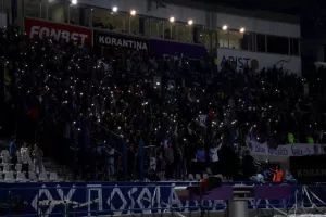 Άναψαν τα... φλας!
