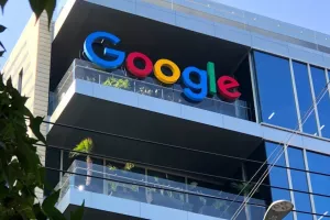 H Google ετοιμάζει απολύσεις 10.000 υπαλλήλων με «χαμηλές επιδόσεις»