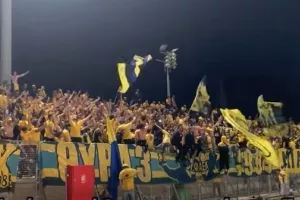 Ποτέ... /ΘΥΡΑ 3