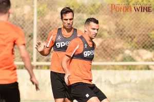 Συνεχίζει... 