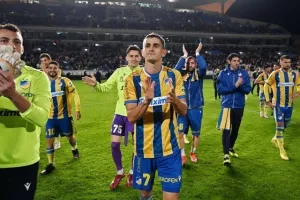 (Βίντεος Kerkida/φώτος) "Ψηλά, ψηλότερα ο Θρύλος" και πάρτι με τον κόσμο οι παίκτες!