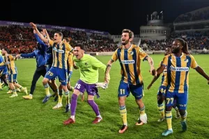 (Βίντεος Kerkida/φώτος) "Ψηλά, ψηλότερα ο Θρύλος" και πάρτι με τον κόσμο οι παίκτες!