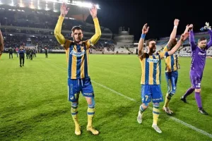 (Βίντεος Kerkida/φώτος) "Ψηλά, ψηλότερα ο Θρύλος" και πάρτι με τον κόσμο οι παίκτες!