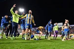 (Βίντεος Kerkida/φώτος) "Ψηλά, ψηλότερα ο Θρύλος" και πάρτι με τον κόσμο οι παίκτες!