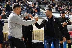 ΑΠΟΕΛ - ΕΝΠ: Ένα ο Δώνης, ένα ο Σαρφό και πέμπτη σερί νίκη! (φώτος)