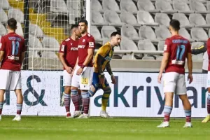 ΑΠΟΕΛ - ΕΝΠ: Ένα ο Δώνης, ένα ο Σαρφό και πέμπτη σερί νίκη! (φώτος)