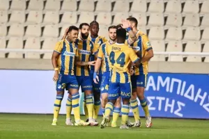 ΑΠΟΕΛ - ΕΝΠ: Ένα ο Δώνης, ένα ο Σαρφό και πέμπτη σερί νίκη! (φώτος)