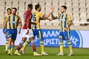 ΑΠΟΕΛ - ΕΝΠ: Ένα ο Δώνης, ένα ο Σαρφό και πέμπτη σερί νίκη! (φώτος)