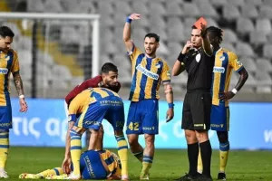 ΑΠΟΕΛ - ΕΝΠ: Ένα ο Δώνης, ένα ο Σαρφό και πέμπτη σερί νίκη! (φώτος)