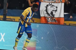 ΑΠΟΕΛ - ΕΝΠ: Ένα ο Δώνης, ένα ο Σαρφό και πέμπτη σερί νίκη! (φώτος)