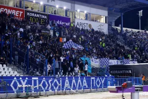 Μέρα Πέμπτη; "Φούλαρε" το "Σ. Κυριακίδης"! (φώτος)