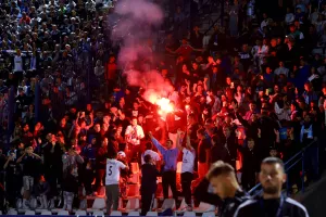 Μέρα Πέμπτη; "Φούλαρε" το "Σ. Κυριακίδης"! (φώτος)