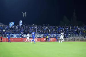Μέρα Πέμπτη; "Φούλαρε" το "Σ. Κυριακίδης"! (φώτος)