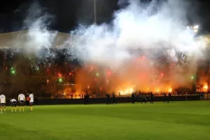 Εντυπωσιακή υποδοχή/ Έκαναν... τη νύχτα - μέρα! (Φώτος/Βίντεο)
