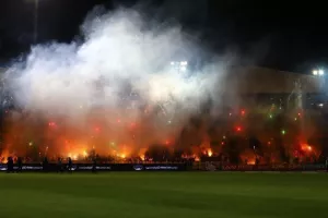 Εντυπωσιακή υποδοχή/ Έκαναν... τη νύχτα - μέρα! (Φώτος/Βίντεο)