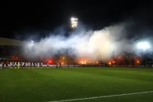 Εντυπωσιακή υποδοχή/ Έκαναν... τη νύχτα - μέρα! (Φώτος/Βίντεο)