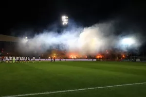 Εντυπωσιακή υποδοχή/ Έκαναν... τη νύχτα - μέρα! (Φώτος/Βίντεο)