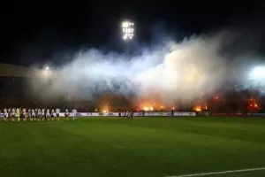 Εντυπωσιακή υποδοχή/ Έκαναν... τη νύχτα - μέρα! (Φώτος/Βίντεο)