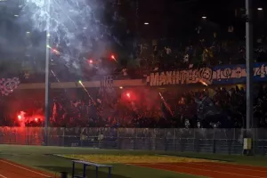 Εντυπωσιακή υποδοχή/ Έκαναν... τη νύχτα - μέρα! (Φώτος/Βίντεο)