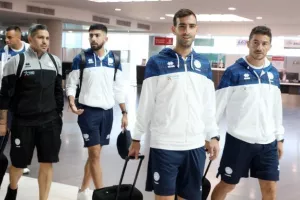 (ΦΩΤΟΣ) Πέταξε για Ισραήλ η Εθνική