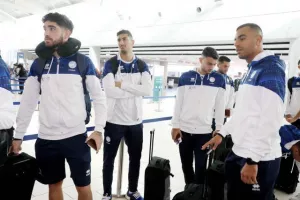 (ΦΩΤΟΣ) Πέταξε για Ισραήλ η Εθνική