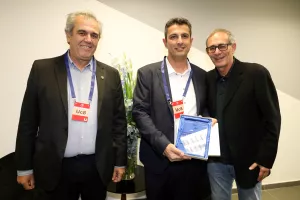 Αντάλλαξαν τα... λάβαρα