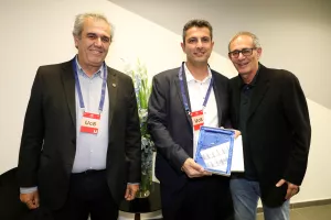 Αντάλλαξαν τα... λάβαρα